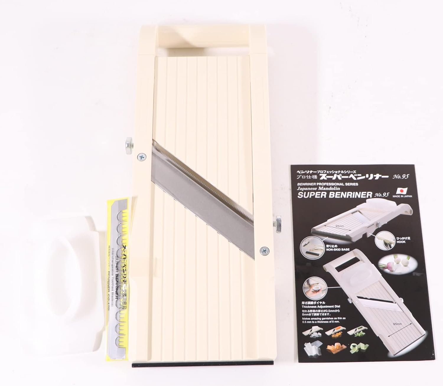 Super Benriner No.95 beige Japanese mandoline with box and spare blade