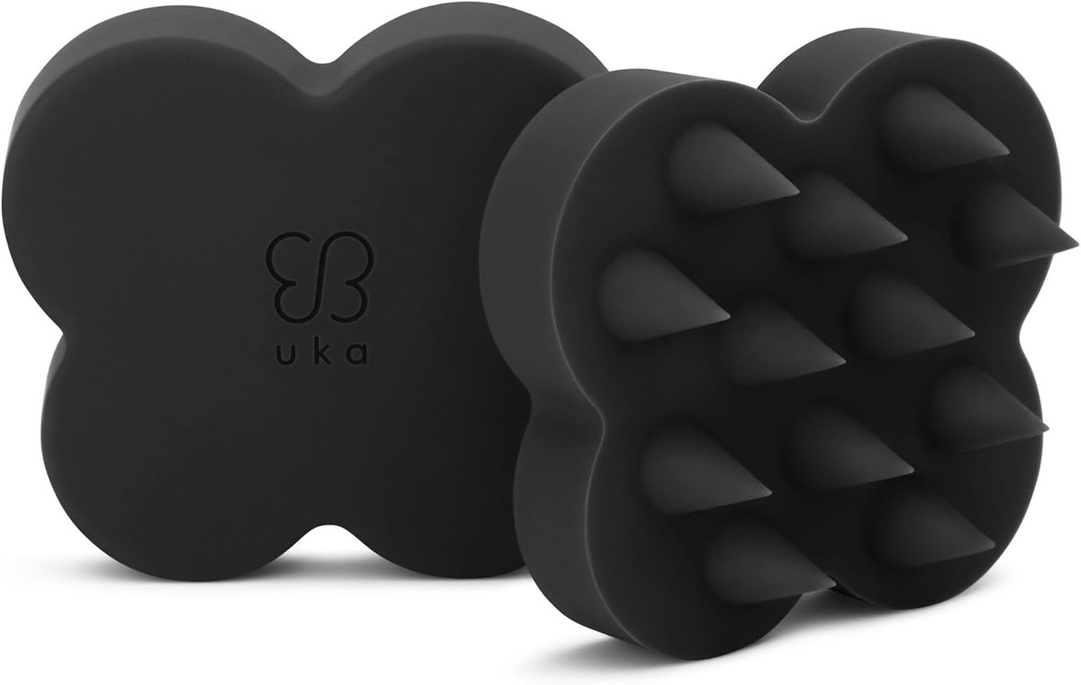 uka Scalp Brush Kenzan in black, front and back