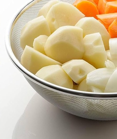 Shimomura Kihan stainless mesh colander filled with peeled potatoes and carrot chunks